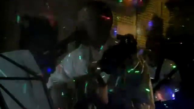 голуби целуются на крыше смотреть онлайн