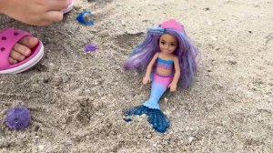 ТАСЮША И БАРБИ РУСАЛОЧКА НА ПЛЯЖЕ. БАРБИ СУНДУЧОК