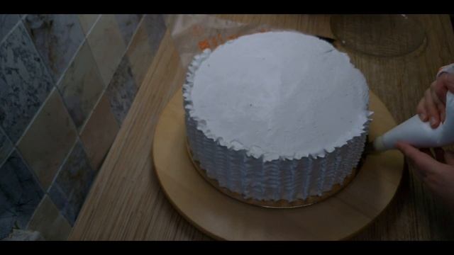 ?Розы из крема. ?Фантазийные розы. ?Розы насадкой 1М. ?Вариант оформления торта?