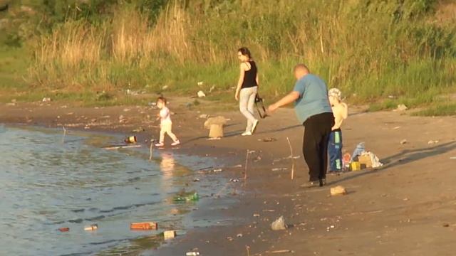 А с лодки забрасывать удочку удобнее смотреть онлайн