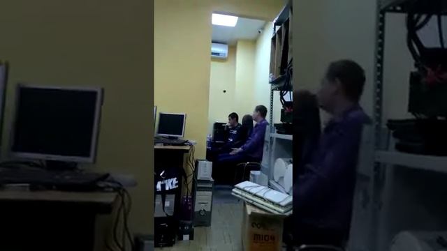 Не знает как пишется отчество Злобный начальник орет на сотрудника компьютерного Сервис центра