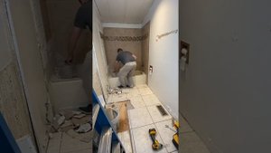 Как снять плитку со стены demolition tile