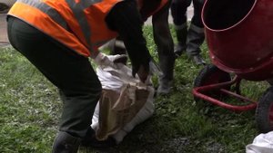Чугунные канализационные люки заменят легкими полимерпесчаными // "Новости 49" 25.05.21
