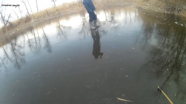 ПЕРВЫЙ ЛЁД 2020-2021!!! ОТКРЫТИЕ СЕЗОНА ТВЁРДОЙ ВОДЫ. ОКУНИ, КАРАСИ НА БАЛАНСИР. смотреть онлайн