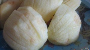 Открытый миндальный  пирог Яблочко