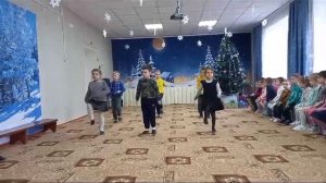 Танец на новый-год " Слышишь кто-то идет"