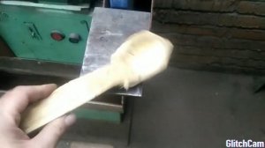 Ложкорез и ложка из дерева