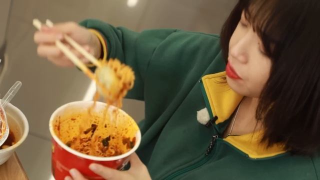 편의점 사장님 어리둥절? 짜파게티 김밥 만두 편의점 털기ㅋㅋ смотреть онлайн