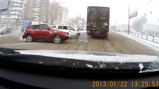 авторегистратор конец января 2013г ДТП│АВАРИЯ│2013 смотреть онлайн