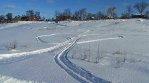 снегоход в свежем снегу переделанная рыбинка.