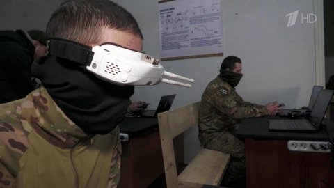 Российские бойцы оттачивают навыки пилотирования дронов на полигоне Центрального военного округа