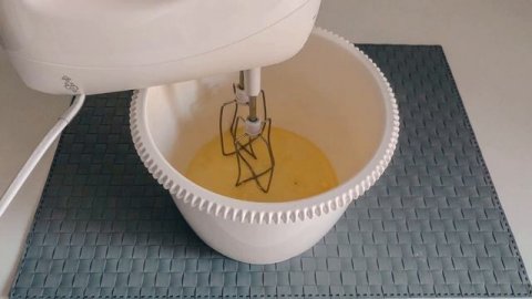 БИСКВИТНЫЙ ТОРТ С БЕЗЕ.