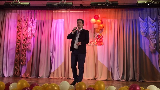 Выступает выпускник нашей школы Николаев Андрей
