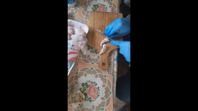 Куриные крылышки как в KFC и картошка фри. смотреть онлайн