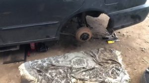 Где находится абсорбер на автомобиле Hyundai Accent