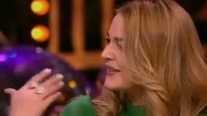 Эльбрус красавец смотрит сквозь тучи в белой папахе в синеву ?Песня под гитару