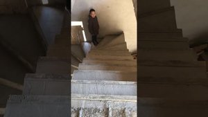 Залили лестницу из бетона