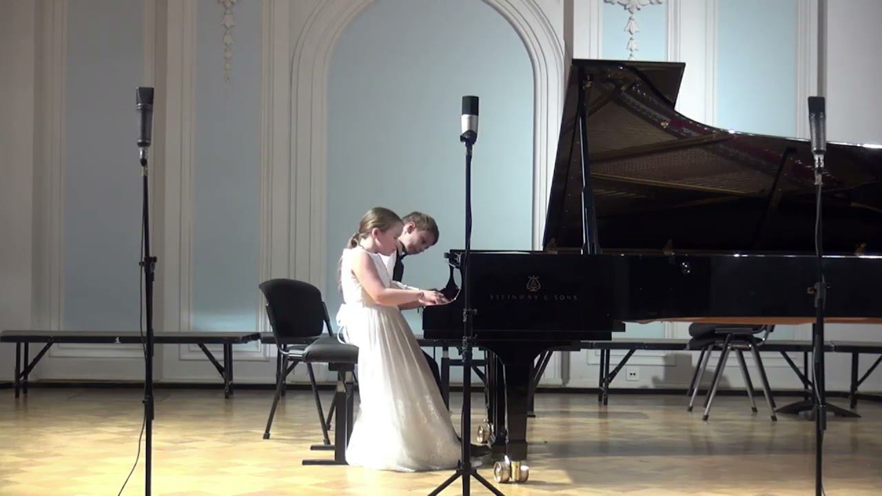 Захар Внутских и Мария Белокопытова, В.Гаврилин, цикл Зарисовки, Подражание старинному, Тарантелла смотреть онлайн