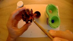 Разноцветные шишки. Как покрасить шишки. Чем занять ребенка.