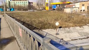 Река "Утка" в месте где она впадает в Неву, виден Русановский мост и бывшая ТЭЦ-5 "Красный Октябрь"