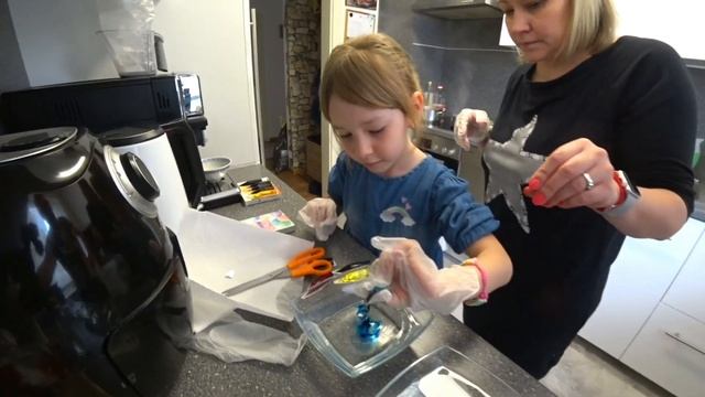 В ГЕРМАНИИ ВСЁ СПОКОЙНО. КРАСИМ ЯЙЦА. ГРИЛЬ НА БАЛКОНЕ. 2 ЧАСТЬ. смотреть онлайн