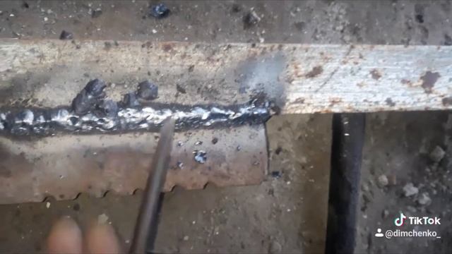 Сварка електродом,варю первый раз не судите строго ? смотреть онлайн