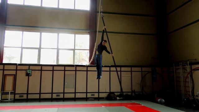 Volodymyr Khryplyvenko TRAINING(HANDBALANCING, SWINGING POLE,ACROBATICS,WORKOUT) смотреть онлайн