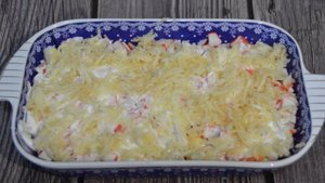 Салат Нарцисс с крабовыми палочками