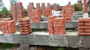 Кладка опорных столбов из полнотелого керамического кирпича