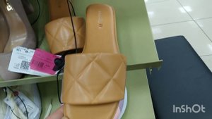 В магазине familia приятная летняя обувь, босоножки, сандалии, туфли, шлёпки.