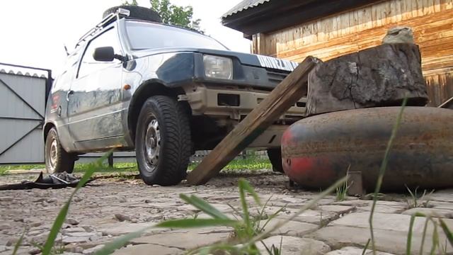 Когда нет ямы а очень надо...ДЖЕК заезжает на подручную Эстакаду, высота 63см.. смотреть онлайн