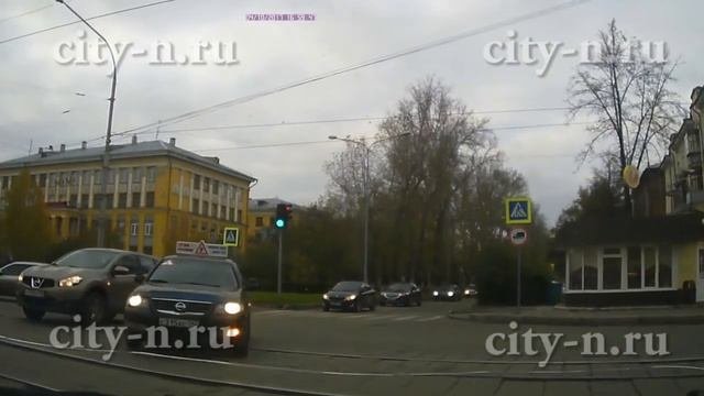 Как в автошколах Новокузнецка учат проезжать перекрестки