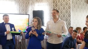 Поздравление гостя на свадьбе. Денежная лопата