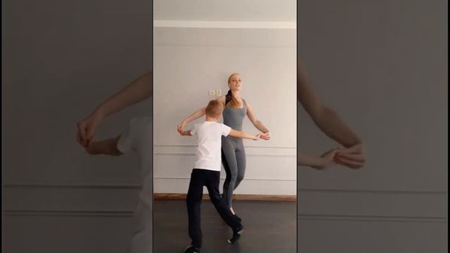 Танец "Ладошки и ножки"