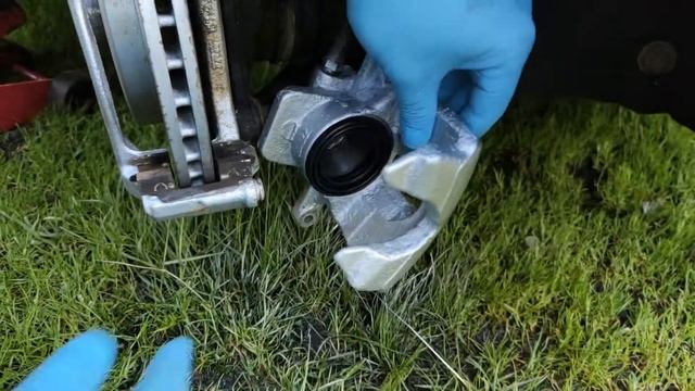 Ремонт тормозной системы передних колес MINI смотреть онлайн