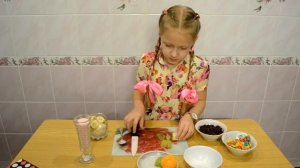 Рецепт вкусного и простого десерта. Видео для детей.Дети готовят.
