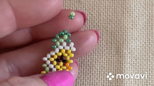 Уточка в костюме жабки из бисера #бисероплетение #фигуркиизбисера #плетениеизбисера