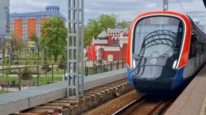 Иволга 4.0 ЭГЭ2Тв 020 проезжает станцию Площадь 3-х вокзалов по МЦД-4 D4 02 мая 2024 года.