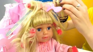 Игра салон красоты с Беби Бон Эмили. Видео для девочек Как мама.