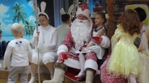 Дети читают стихи Дедушке Морозу.