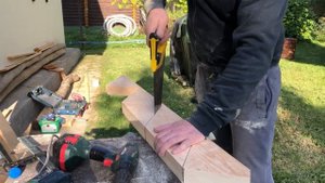 Лестница с двумя площадками со двора в дом