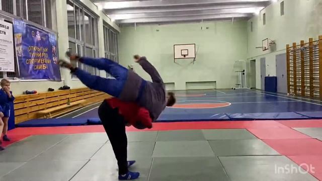 Самбо самооборона бросок через плечо #самооборона