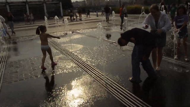 Moscow. Summer, fountain, girls and wet Happiness-7!/Москва. Лето,фонтан,девушки и мокрое Счастье-7 смотреть онлайн