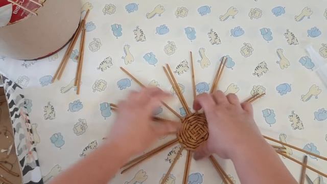 Плету круглое дно для корзинки.Часть1.