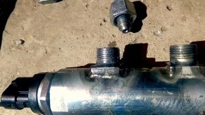 Топливная рампа Z13DTJ. Слизало резьбу