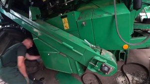 Продолжаю ремонт комбайна Джон Дир Поснимал новый комбайн T660i Он был куплен в прошлом году