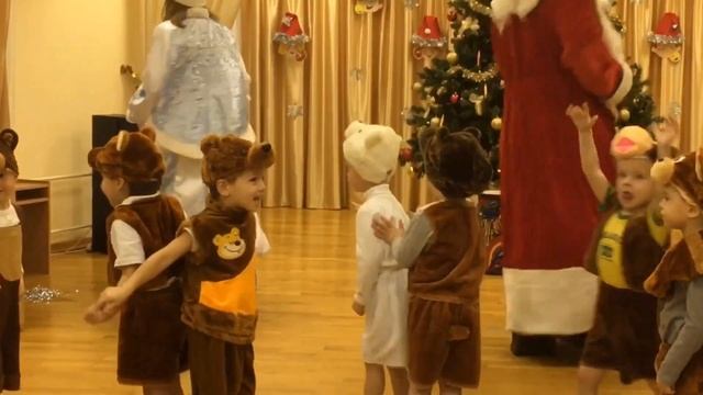 на ёлке!! смотреть онлайн