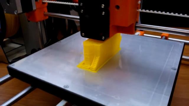 3D принтер печатает из пластика смотреть онлайн