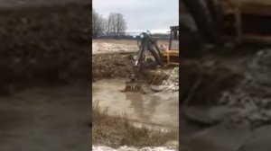 Очистка пруда экскаватором Погрузчиком