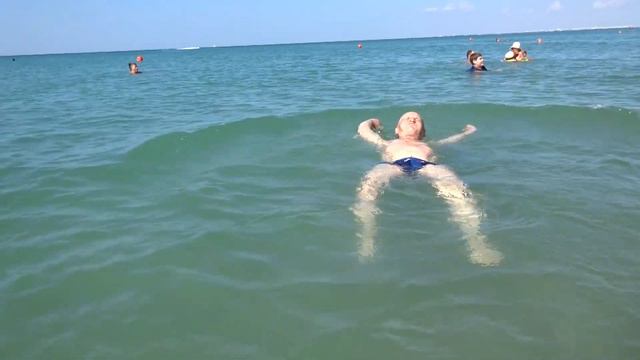 Крым - Прибрежное - Пляж - Море - а я купаюсь. Вода теплая, ветра нет и отличное настроение - 2020